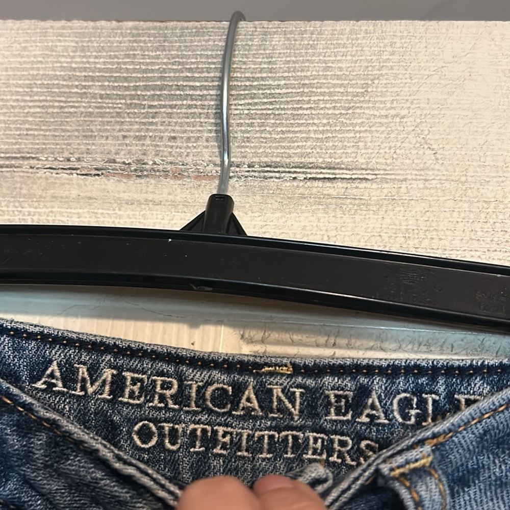 American Eagle Distressed Denim Cutoff Shorts Size 2 - Picture 4 of 7